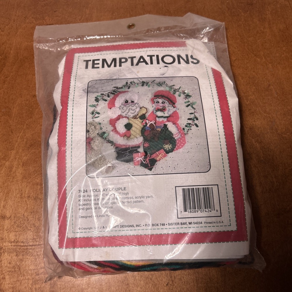 NEW J & L CRAFT DESIGNS TEMPTATIONS 7424 SANTA MRS CLAUSE KIT YARN EMBROIDERY